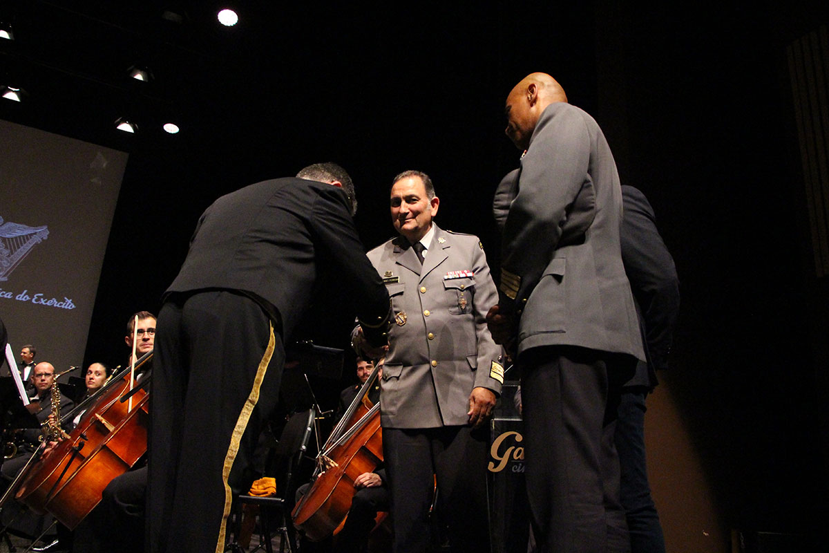 Banda Sinfônica do Exército faz concerto em homenagem ao Dia do Soldado