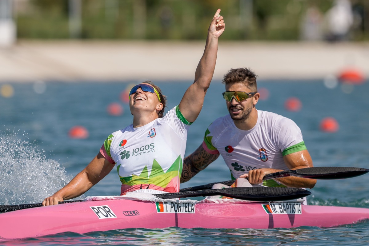 Messias Baptista Conquista dois Títulos Mundiais de Canoagem