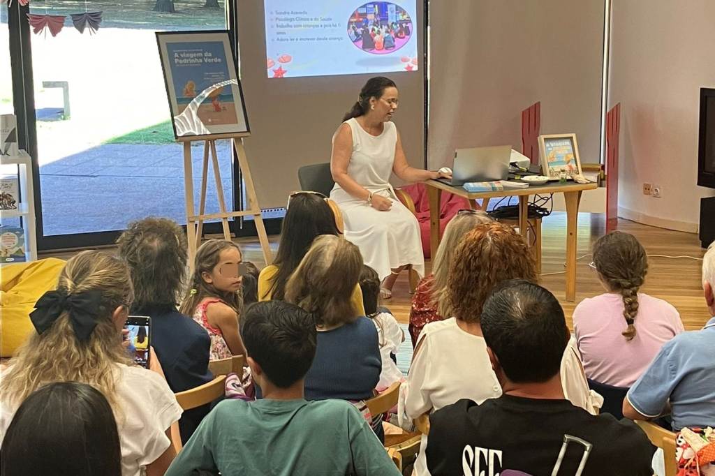 Apresentada na Biblioteca "A Viagem da Pedrinha Verde"